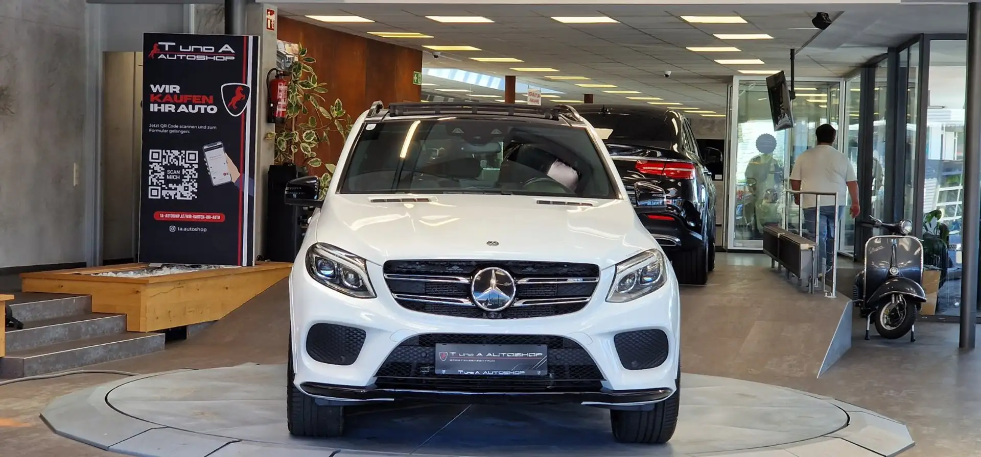 Mercedes-Benz GLE 43 AMG 4Matic Aut. *Pano*360°*AIR MATIC*AHK* Weiß - 2