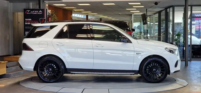 Mercedes-Benz GLE view 5