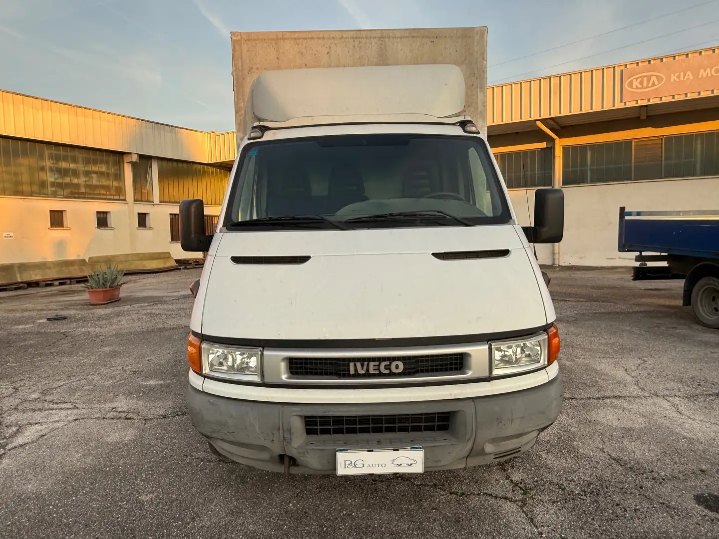 Iveco Daily C 35 bijela - 2