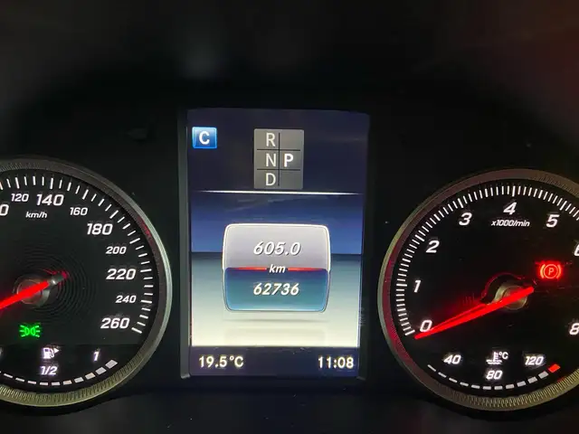 Mercedes-Benz GLC view 13