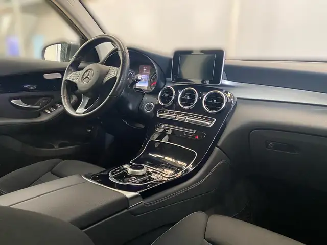 Mercedes-Benz GLC view 8
