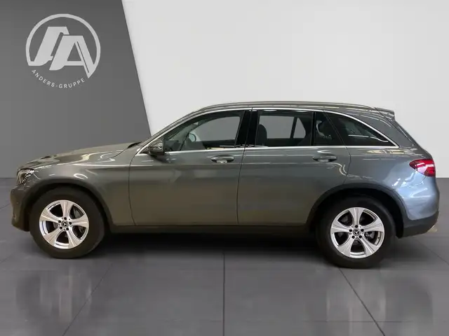 Mercedes-Benz GLC view 4