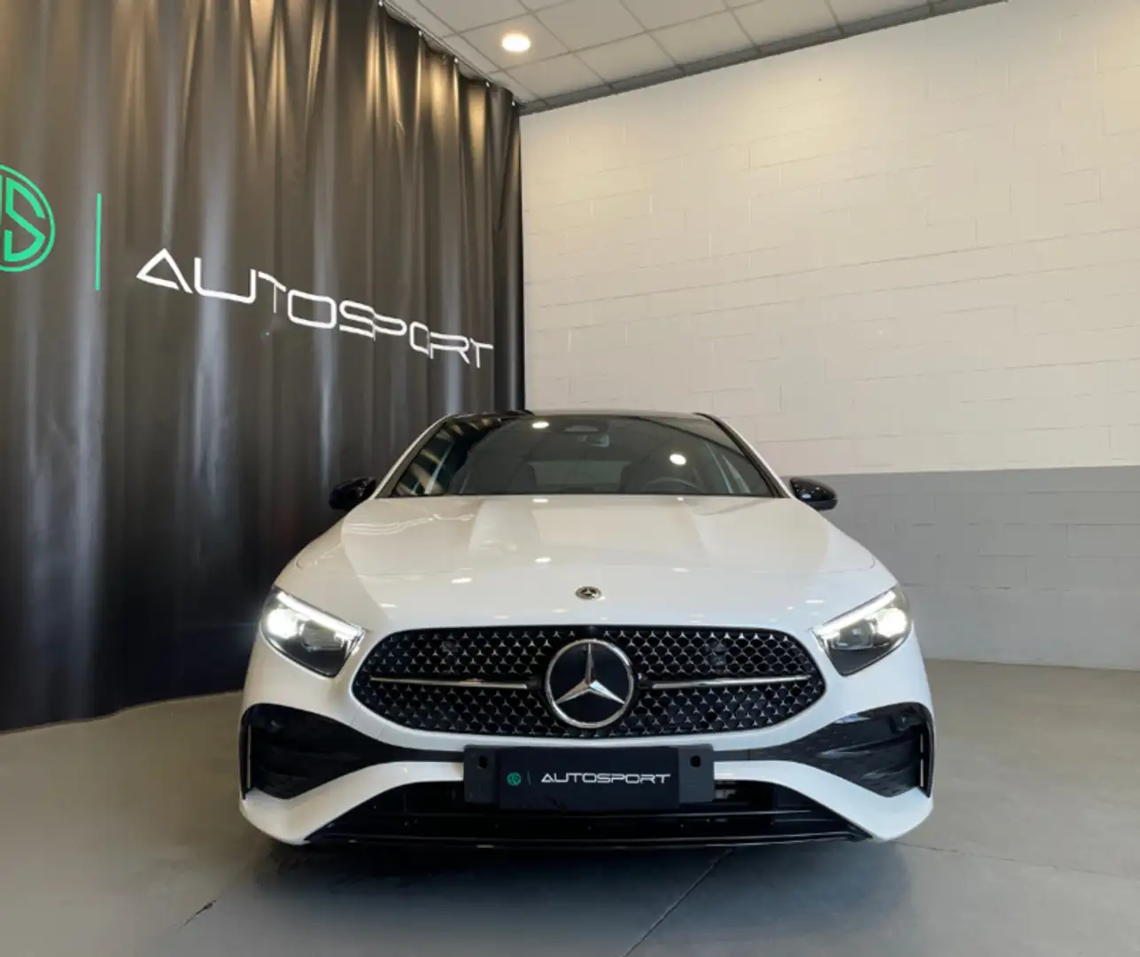 Mercedes-Benz A 200 A 200 d Automatic Premium AMG Line Bianco - 2