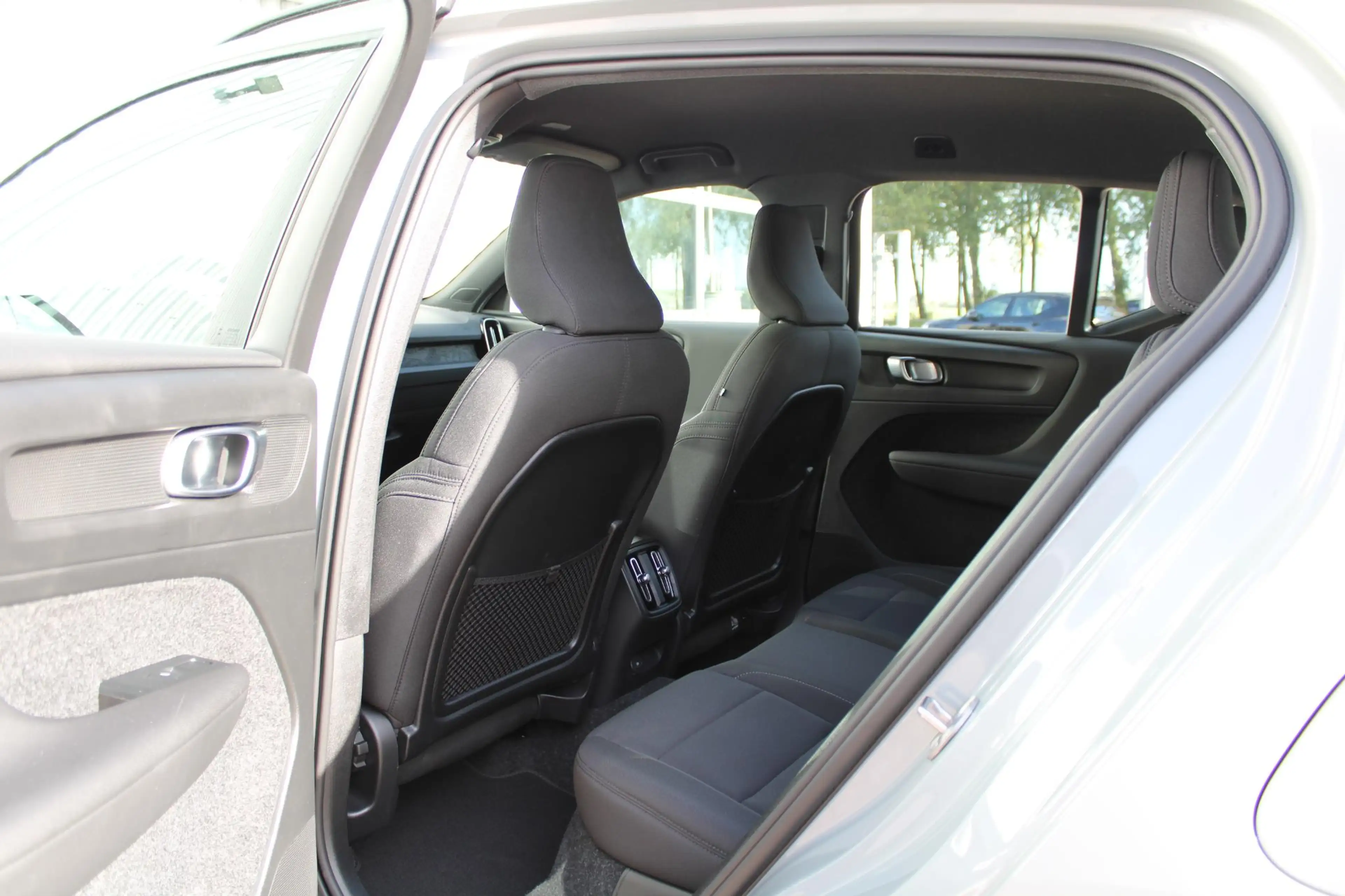 Volvo EX40 Single Motor Extended Range Plus 82 kWh | Trekhaak — photo 12