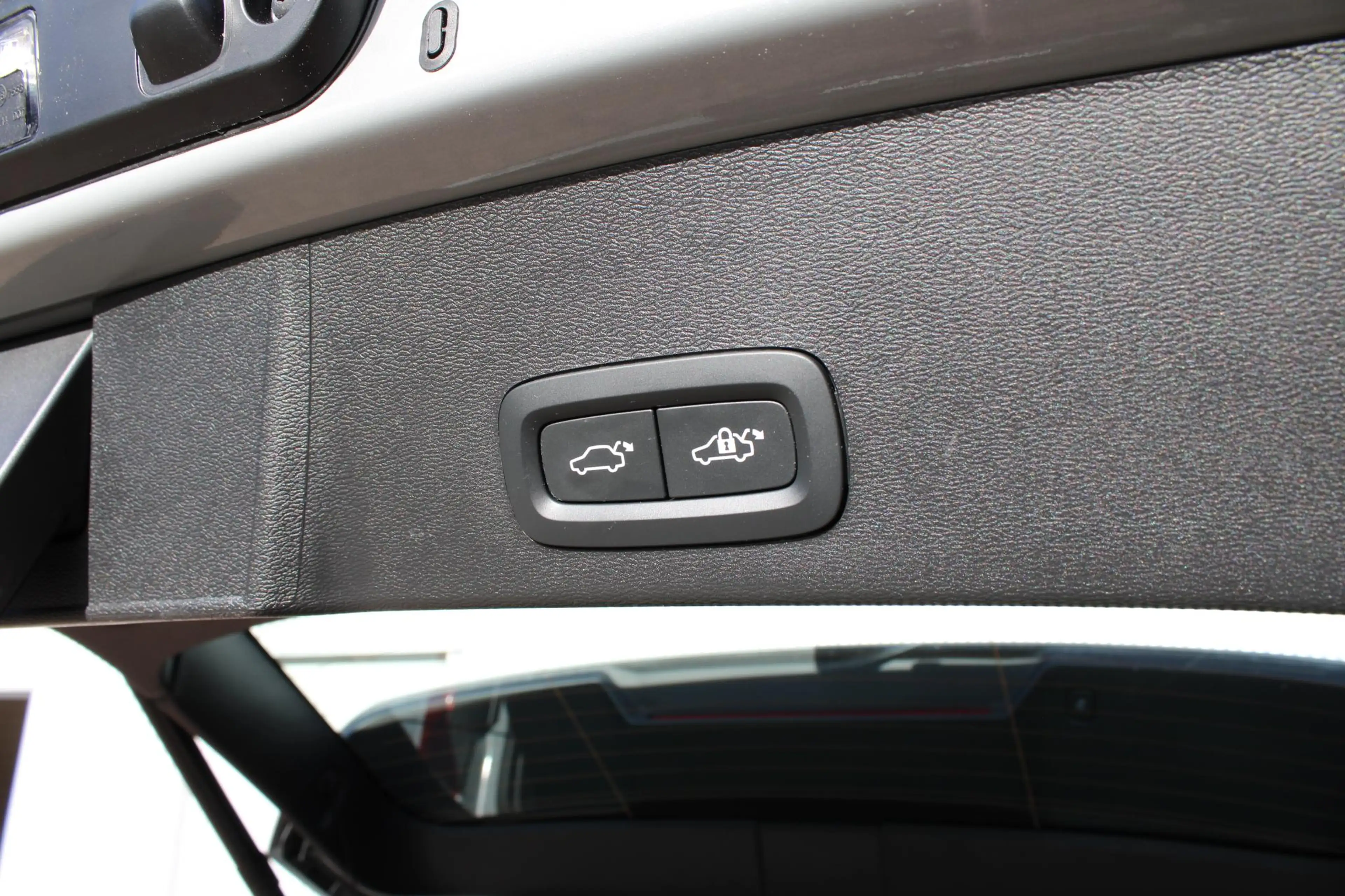 Volvo EX40 Single Motor Extended Range Plus 82 kWh | Trekhaak — photo 10