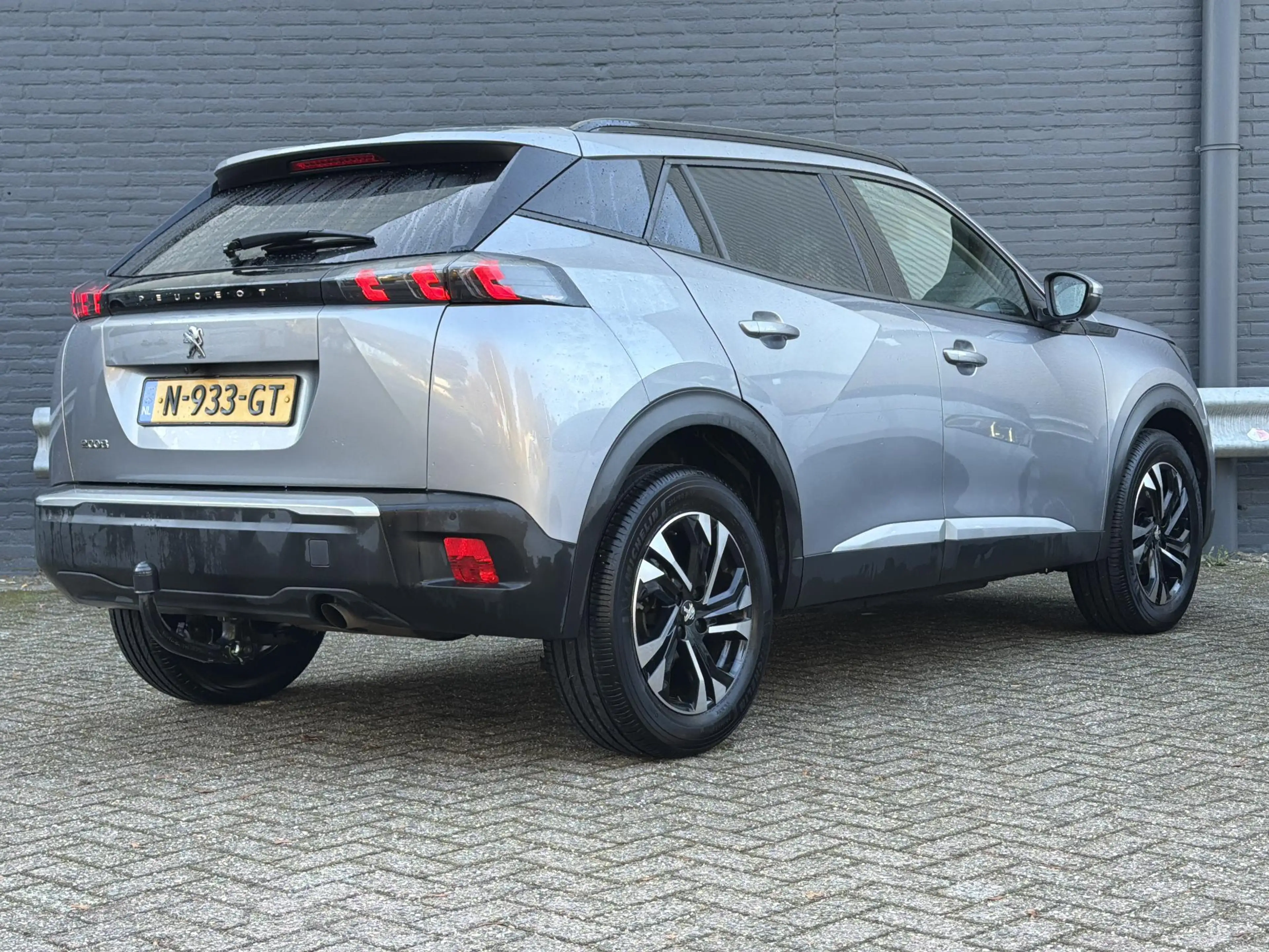 Peugeot 2008 1.2 PureTech Blue Lease Allure | € 8.200,- NETTO! — photo 2