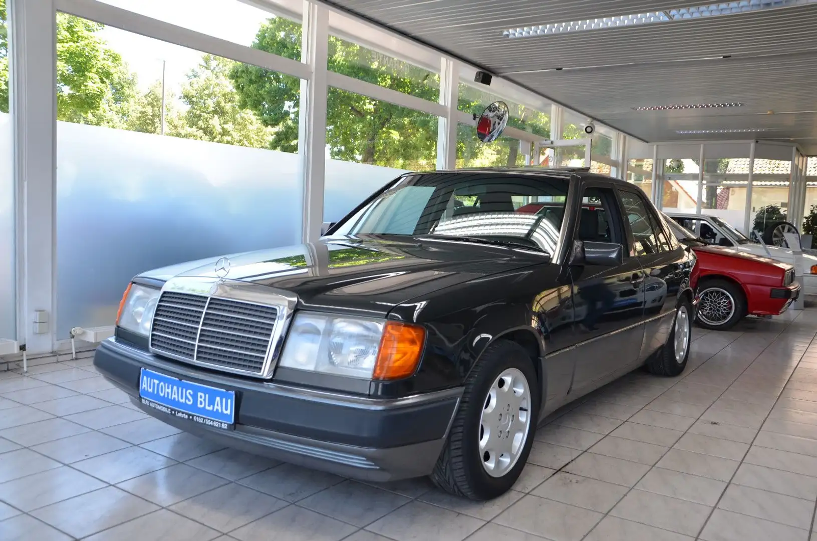 Mercedes-Benz E 230 230E W124 *AUTOMATIK*KLIMA*H-KENNZEICHEN* Negro - 1