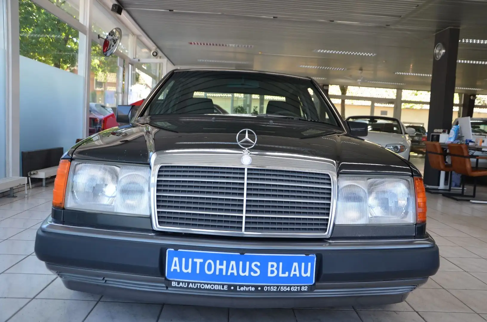 Mercedes-Benz E 230 230E W124 *AUTOMATIK*KLIMA*H-KENNZEICHEN* Negro - 2