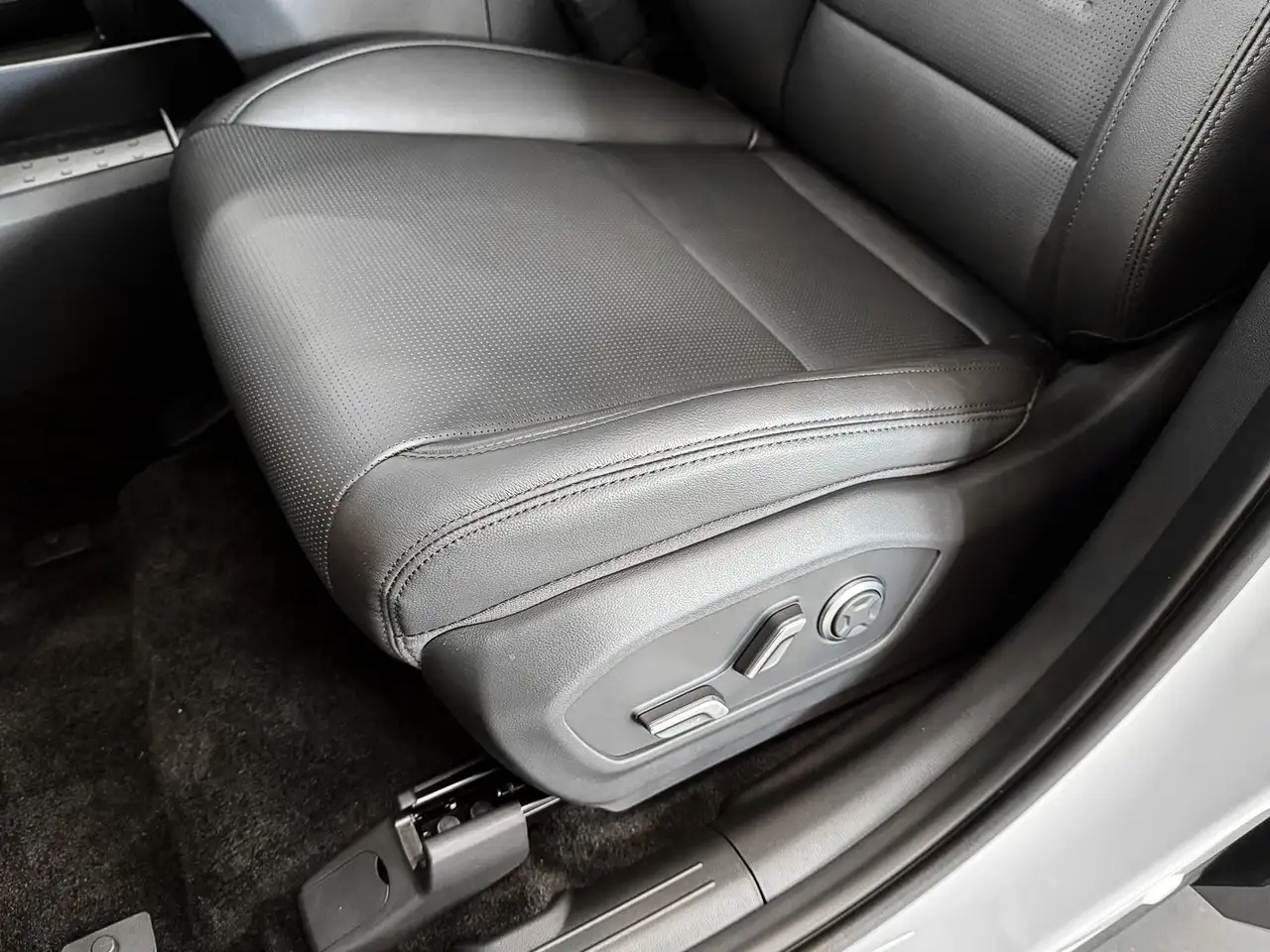 Hyundai Santa FE SIGNATURE 1.6 T-GDI 6-AT 4WD HUD 360°Kam.20" LMR D, миниатюра 16