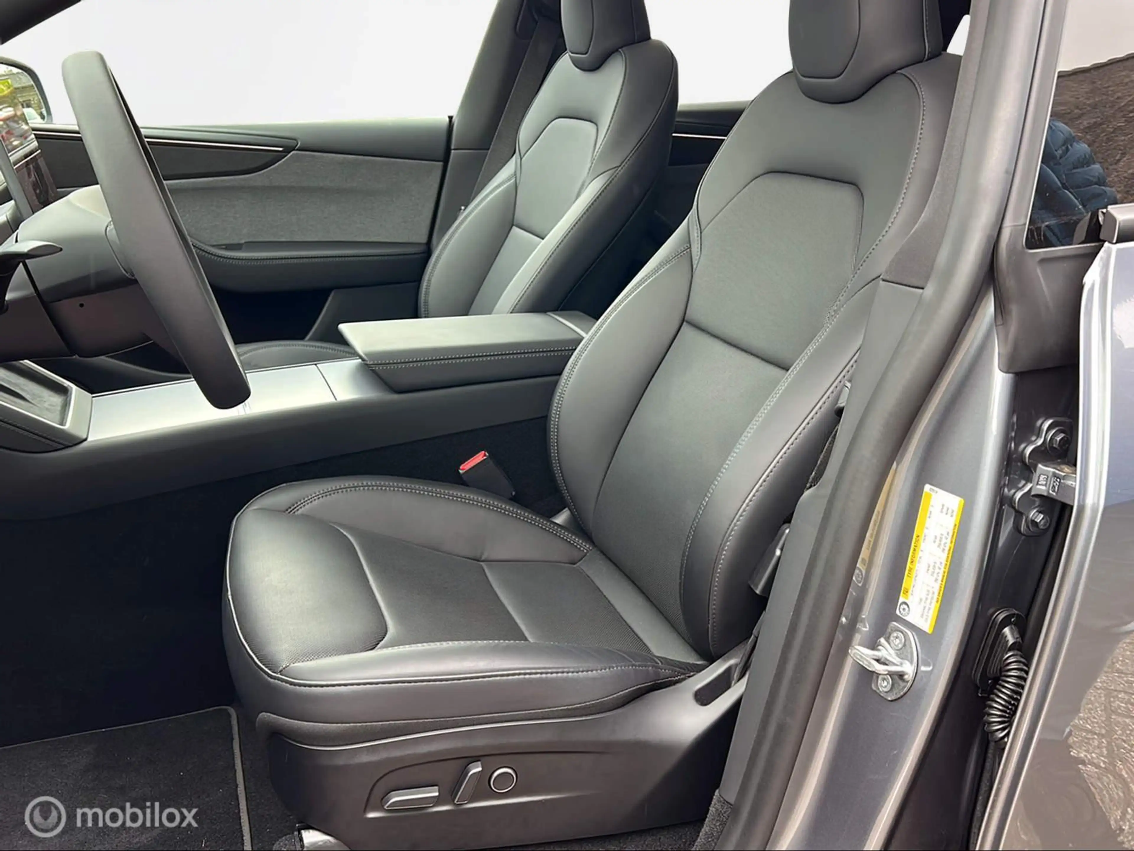 Tesla Model Y Premium Long Range RWD / BTW !! / Nieuw!! — photo 4