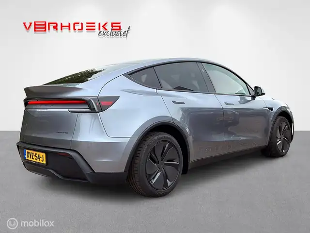 Tesla Model Y view 3