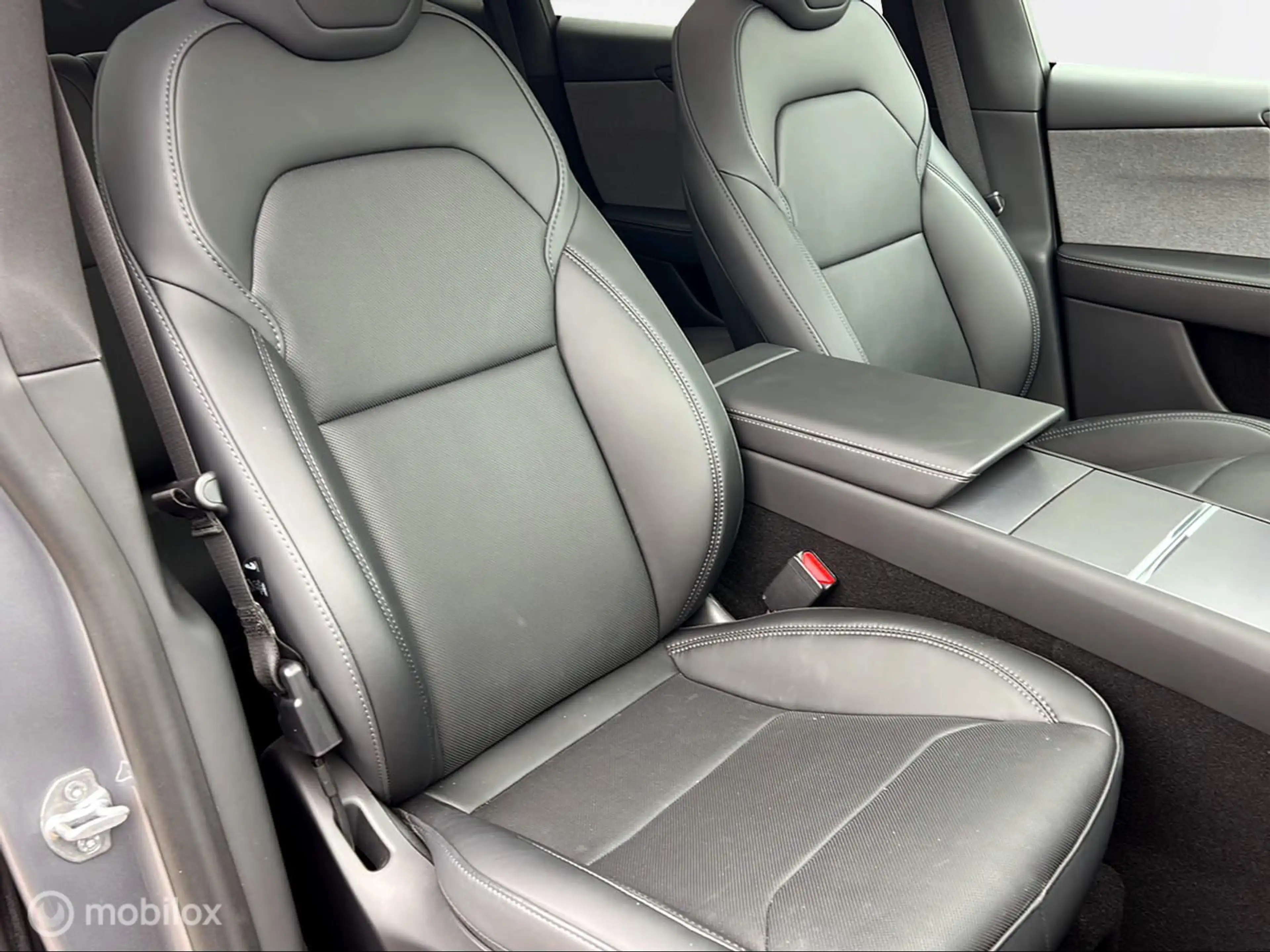 Tesla Model Y Premium Long Range RWD / BTW !! / Nieuw!! — photo 5