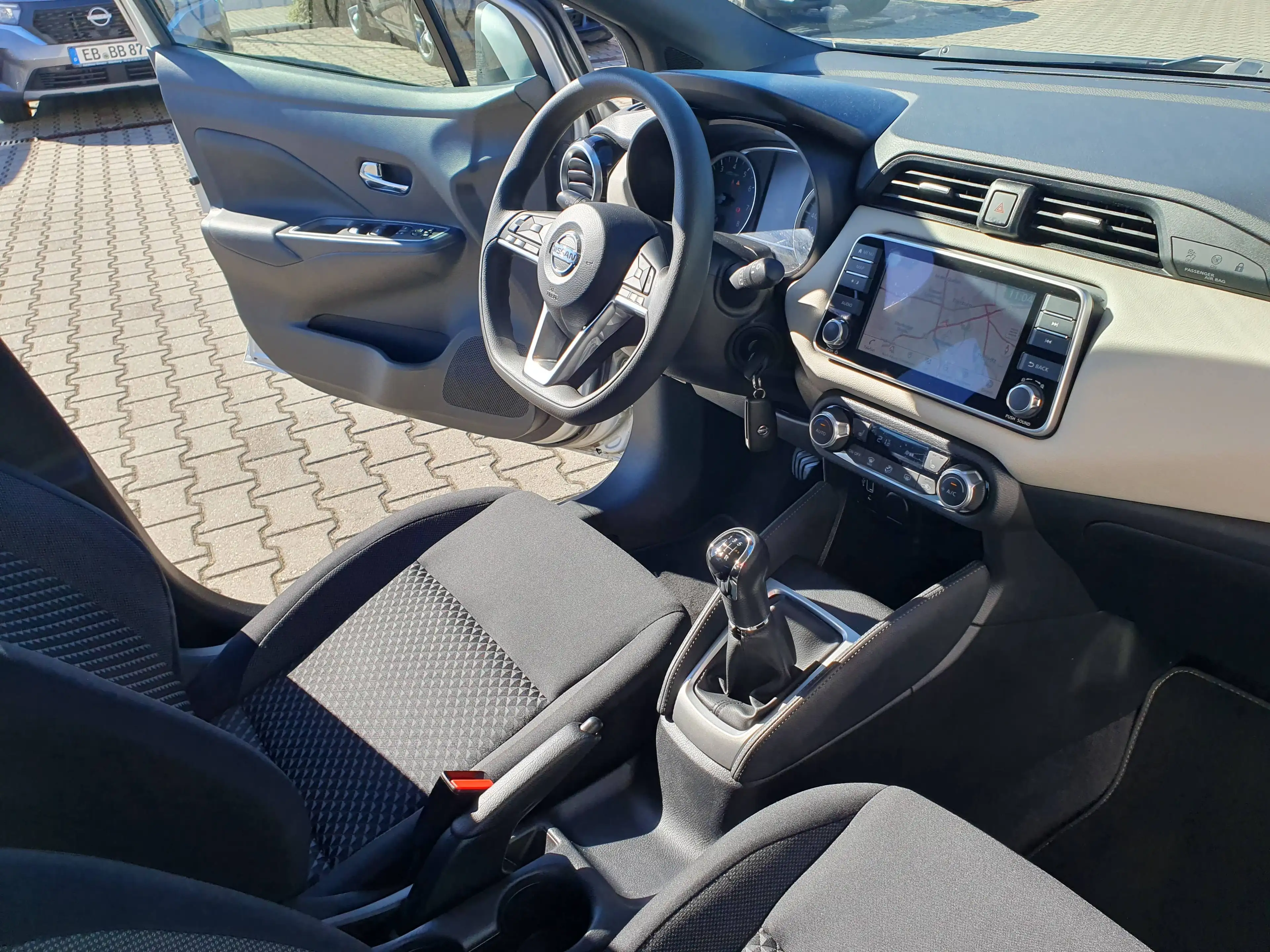 Nissan Micra Micra 1.0 IG-T N-Way, Navigation, PDC, SHZ — photo 13