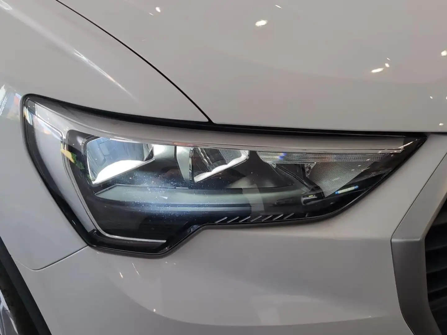 Audi Q3 35 1.5 tfsi mhev s-tronic Bianco - 2