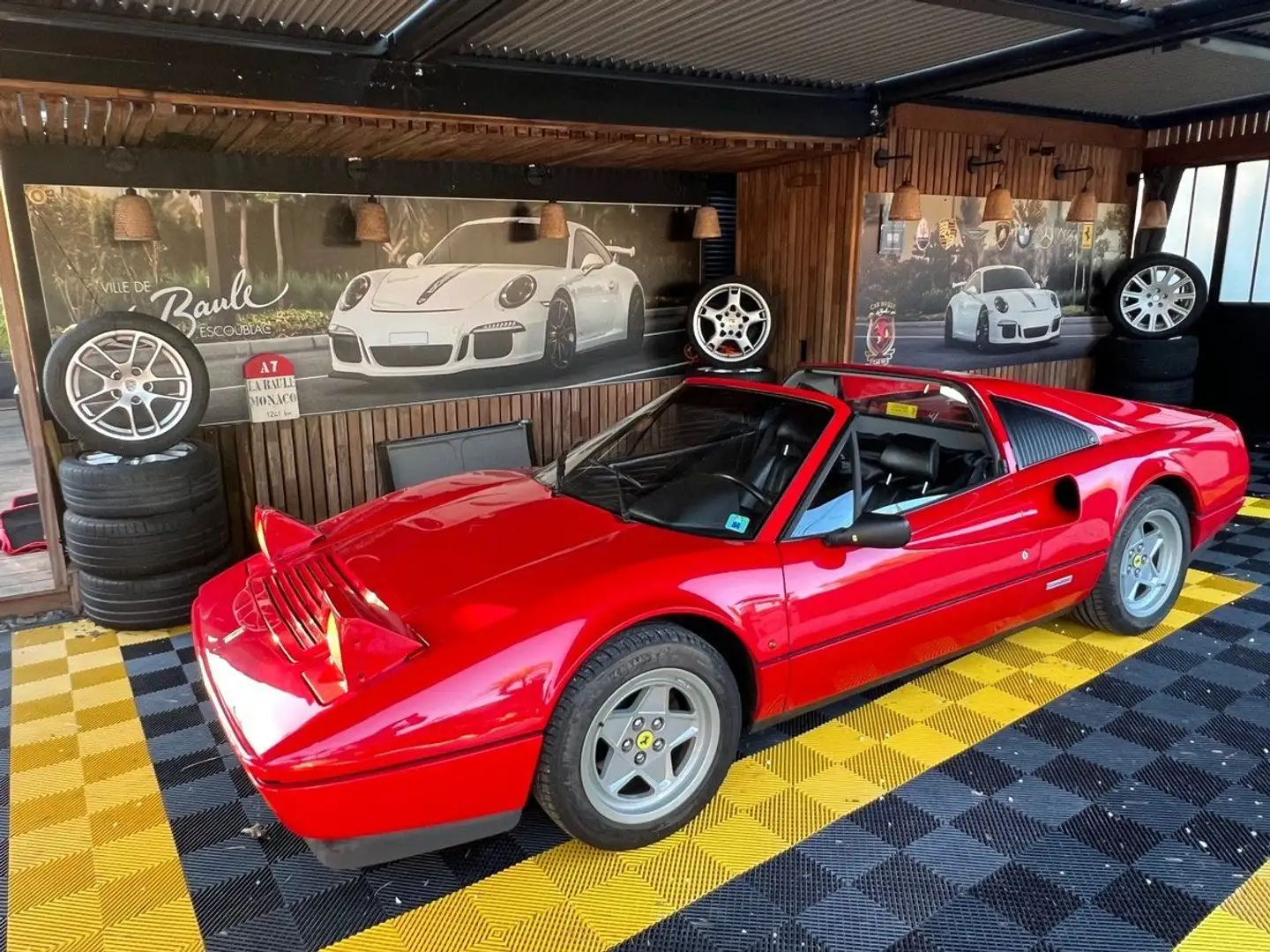 Ferrari 328 v8 une 1 main entretien concession official pozzi  Красный - 2