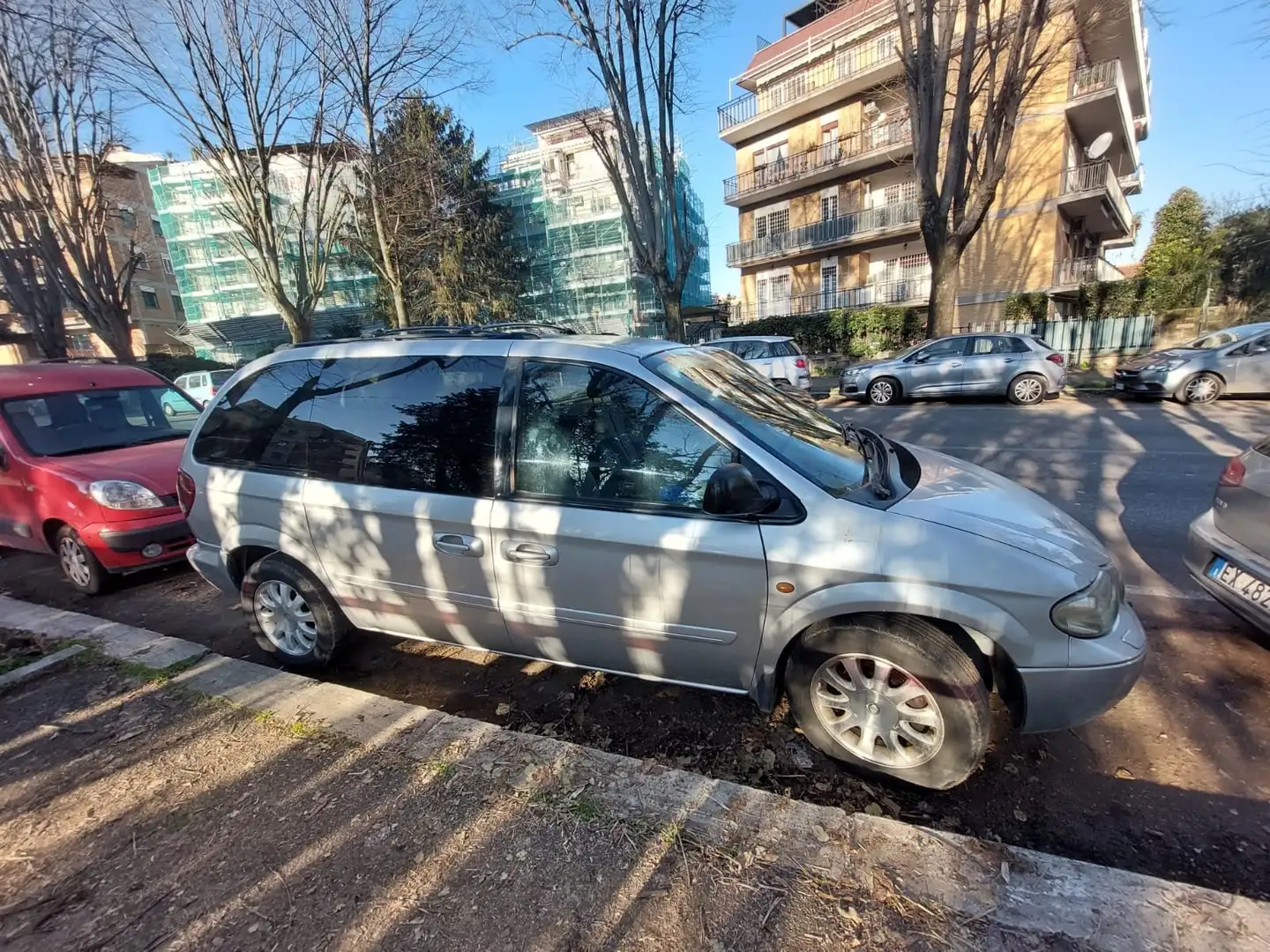 Chrysler Voyager LS CRD Stříbrná - 1