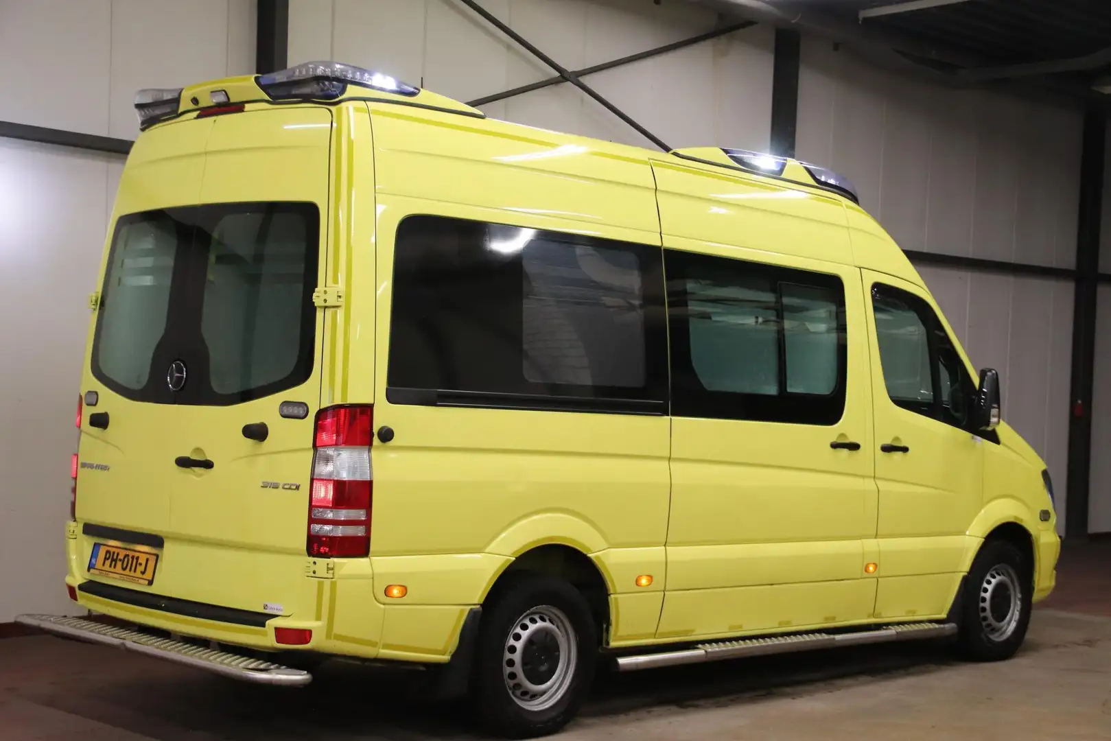 Mercedes-Benz Sprinter 319 CDI L2H2 AMBULANCE AUTOMAAT Mercedes-benz Spri Geel - 2