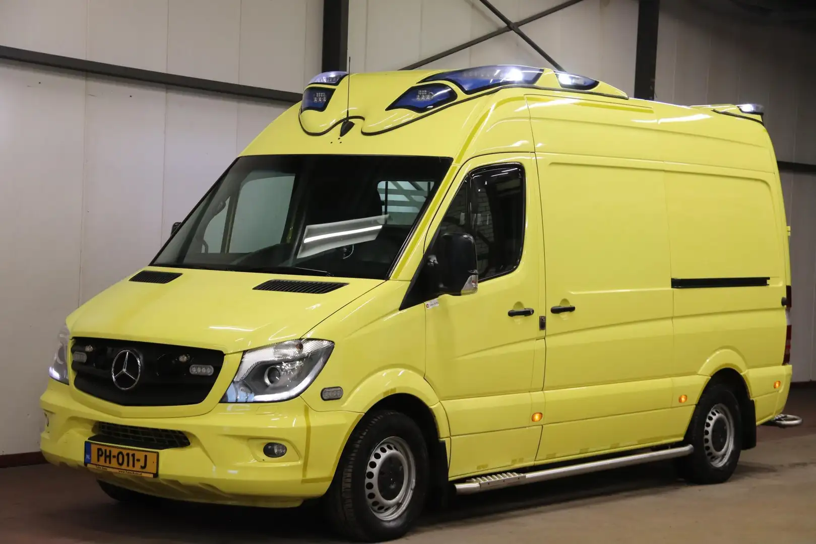 Mercedes-Benz Sprinter 319 CDI L2H2 AMBULANCE AUTOMAAT Mercedes-benz Spri Geel - 1