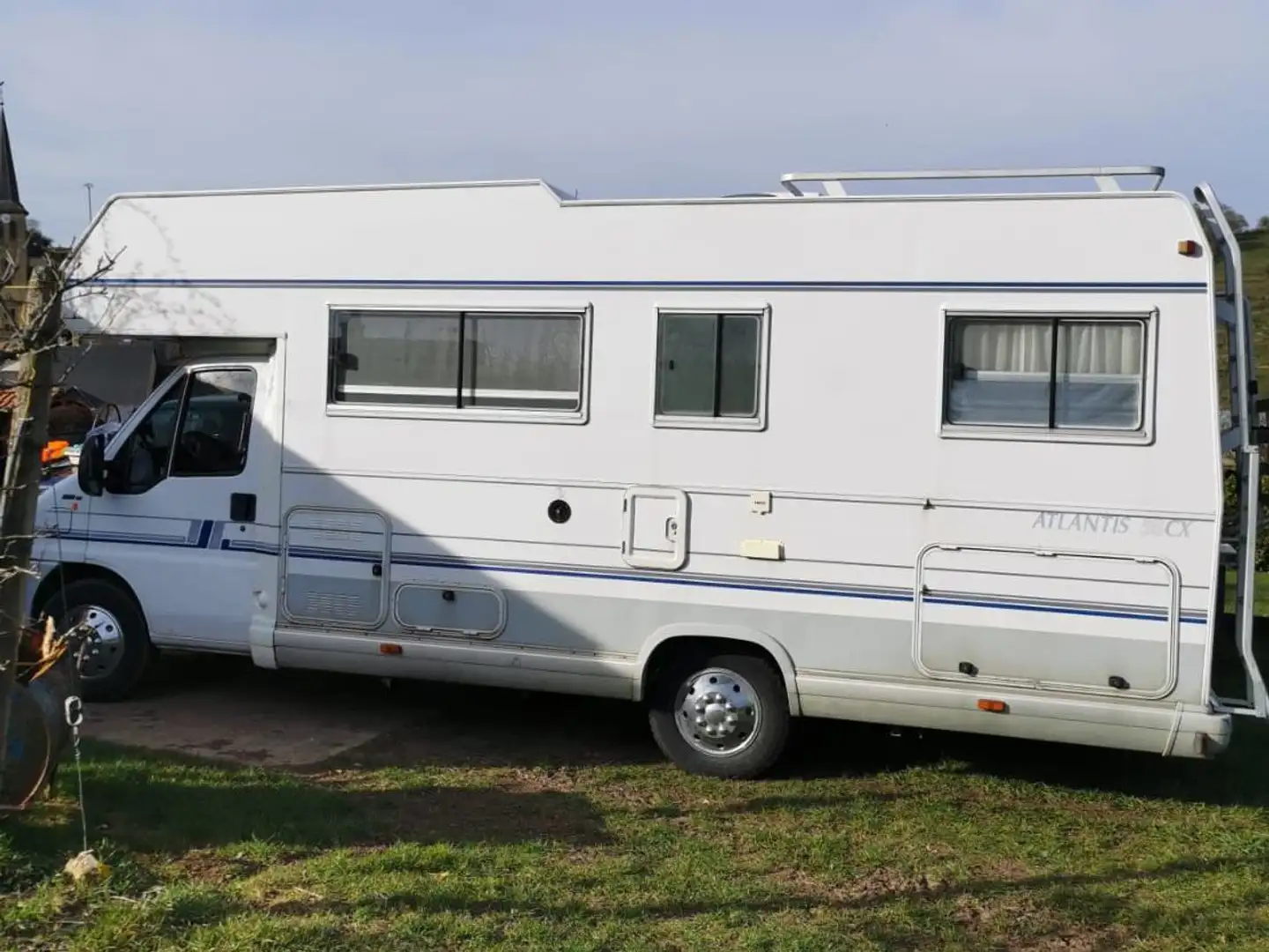 Fiat Ducato Pilote CAMPING CAR mit Alkoven Weiß - 1