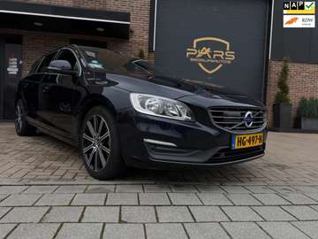 2.4 D6 Twin Engine Momentum Automaat Airco Navi Cr