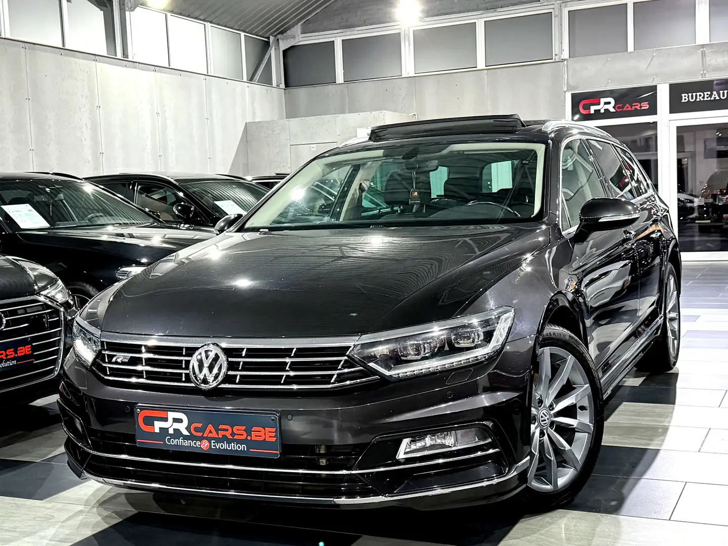Volkswagen Passat Variant 2.0 CR TDi R-Line 1e Main Etat Neuf Full Hist. Gris - 1