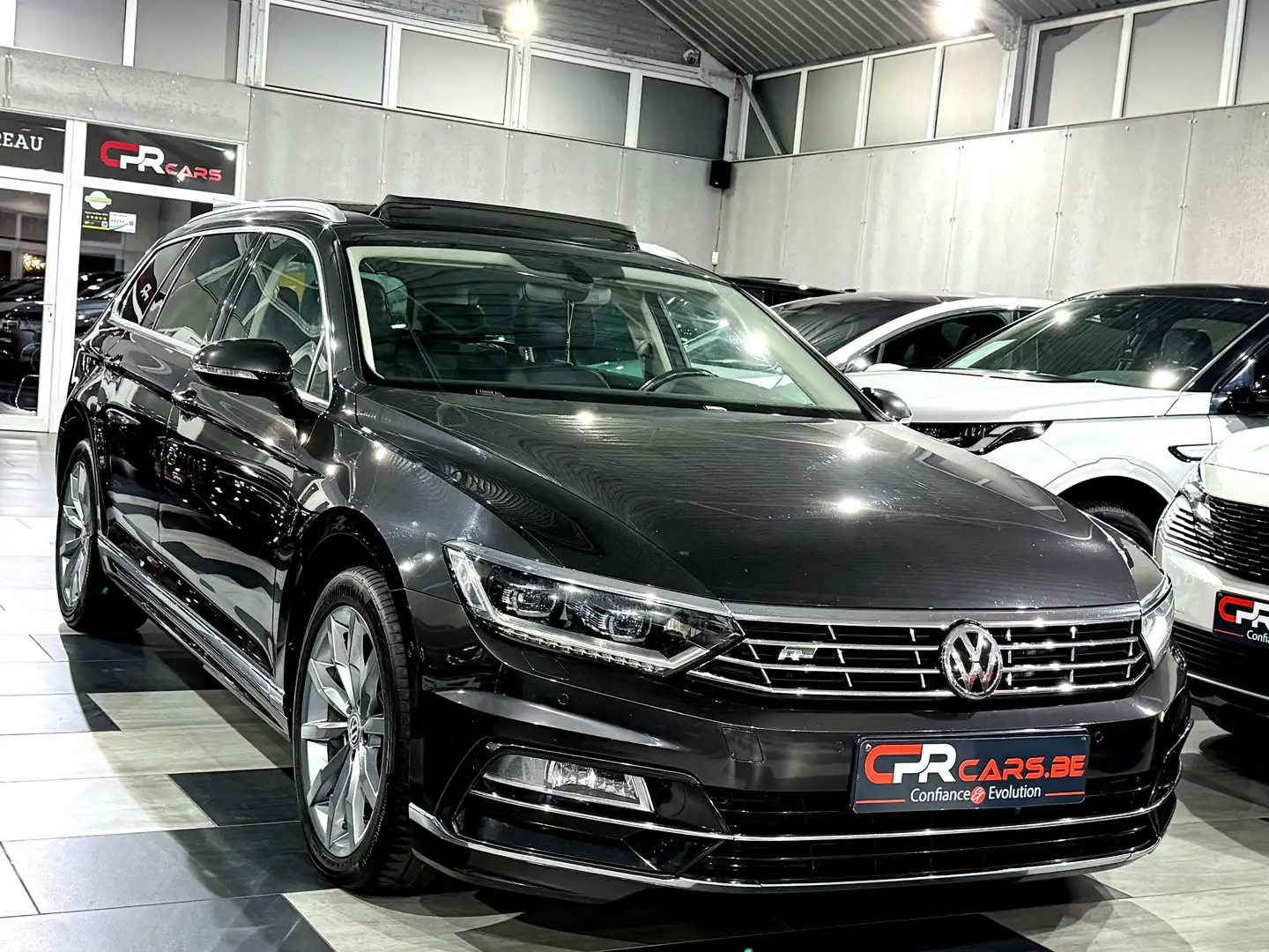 Volkswagen Passat Variant 2.0 CR TDi R-Line 1e Main Etat Neuf Full Hist. Gris - 2