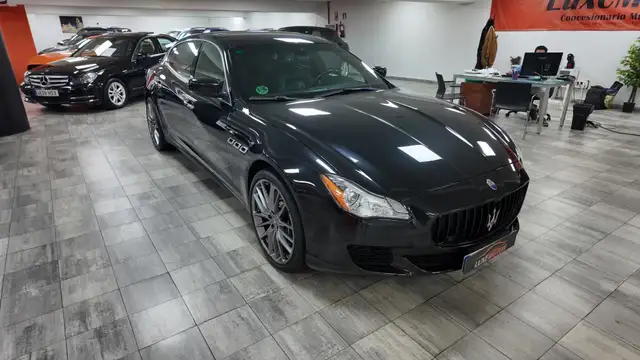 Maserati Quattroporte view 8