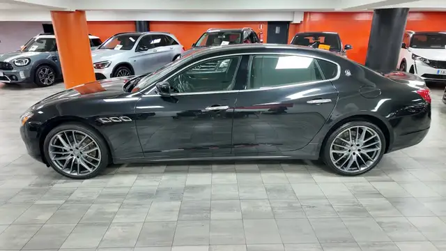Maserati Quattroporte view 3