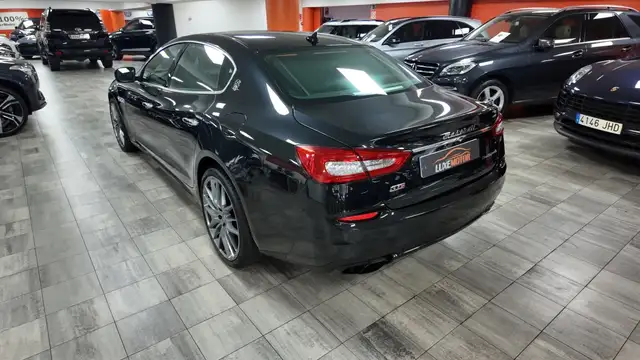 Maserati Quattroporte view 4