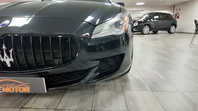Maserati Quattroporte view 9