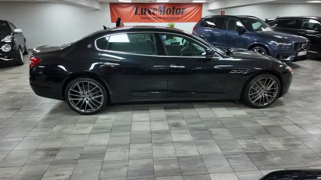 Maserati Quattroporte view 7