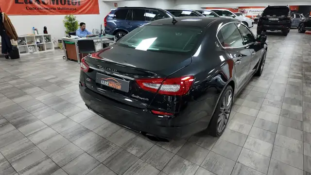 Maserati Quattroporte view 6