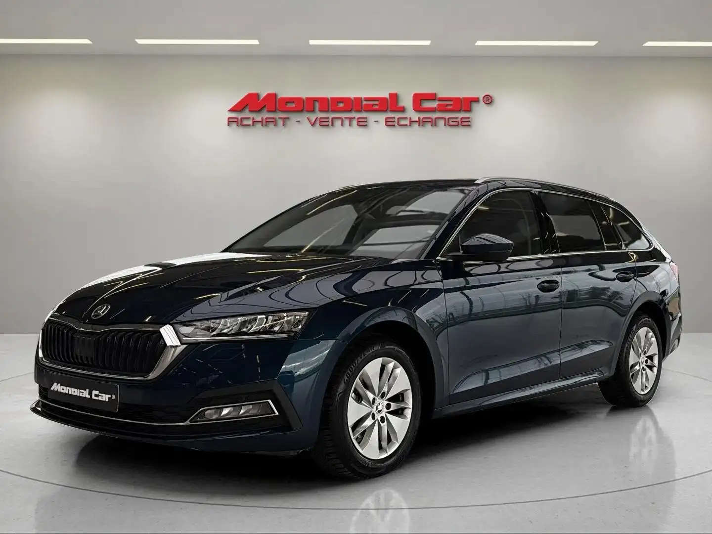 Skoda Octavia SW 1.6 TDi Ambition *CarPlay * Lumiere d'ambiance* Bleu - 1
