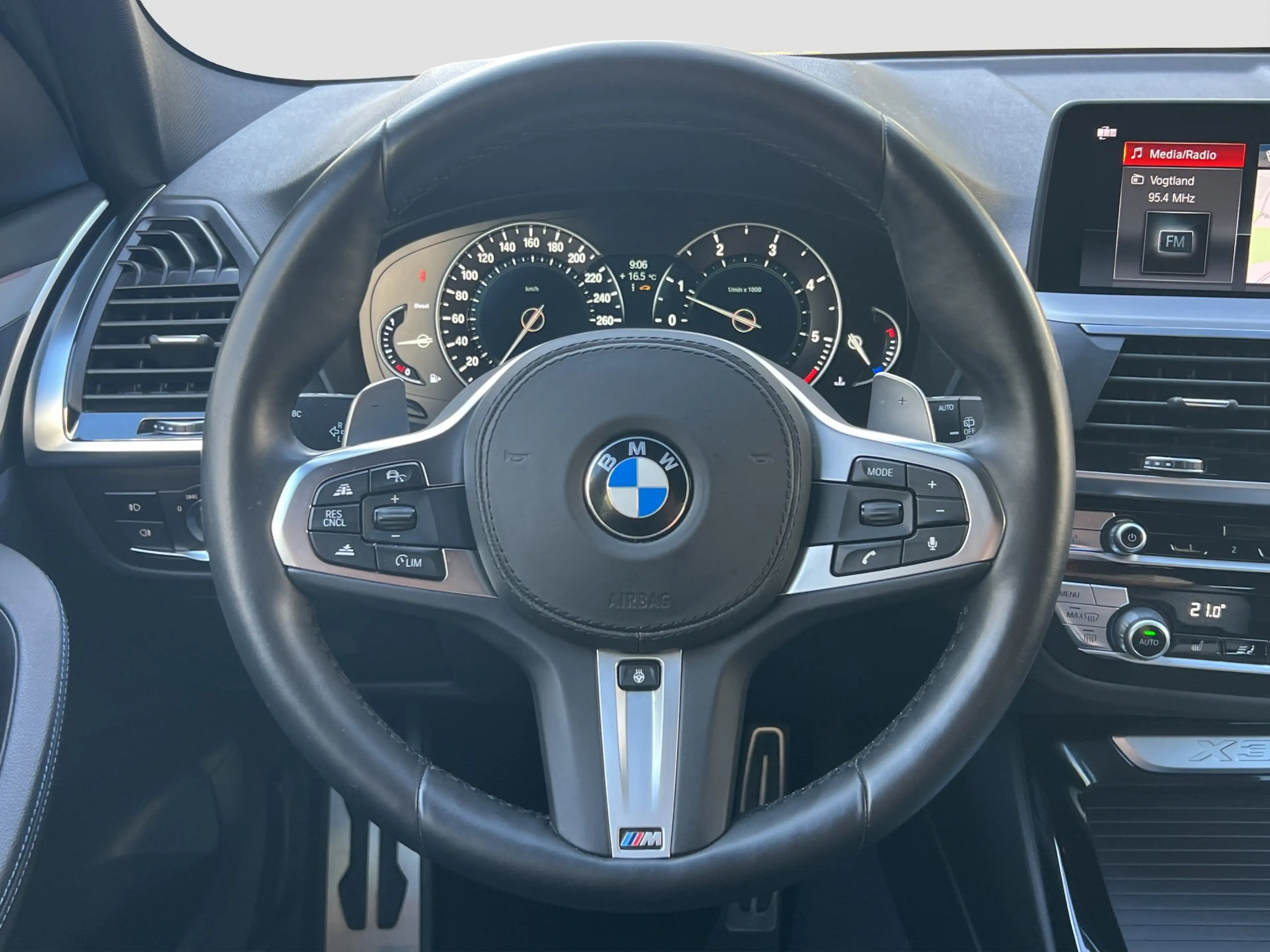BMW X3 xDrive 20d M-Sport LED ACC AHK HUD NaviPro — photo 13
