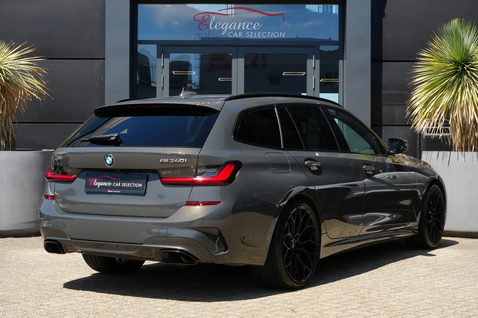 BMW 340 3-serie Touring M340i xDrive High Executive 374pk Grijs - 2