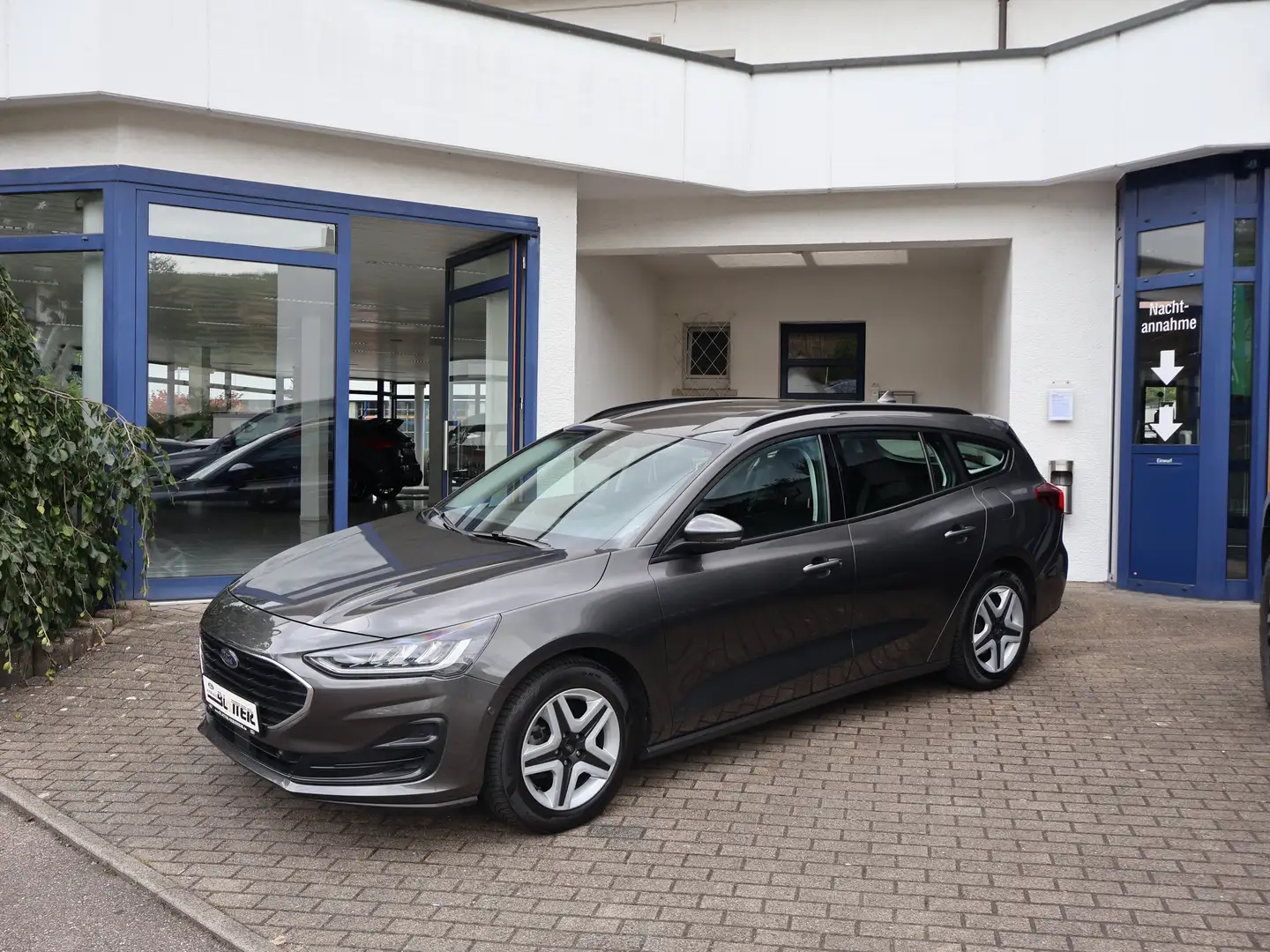 Ford Focus Cool & Connect Grau - 1