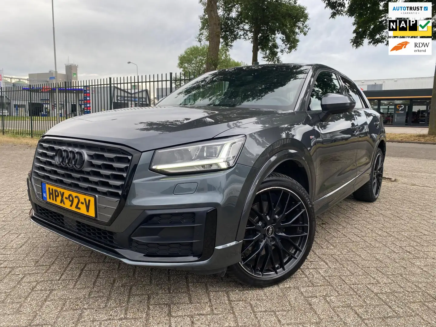 Audi Q2 1.4 TFSI limited S-Line Aut Pano Cruise Virtueel Grijs - 1