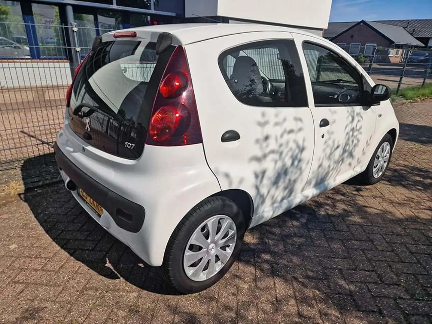 Peugeot 107 1.0 Access Accent Wit - 2