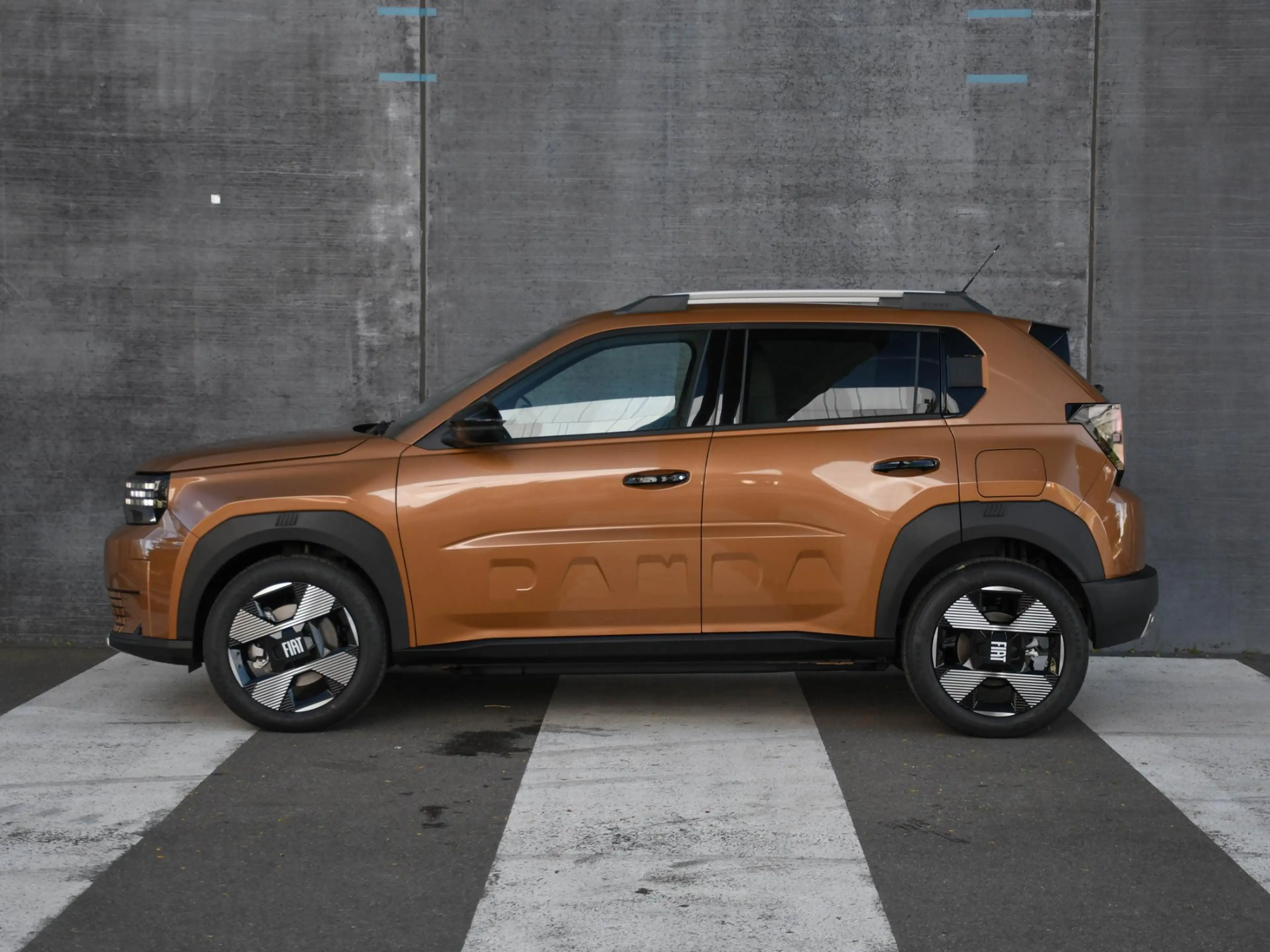 Fiat Grande Panda La Prima 11 kW 44 kWh WINTER-PACK | 17''LM | CAMER — photo 3