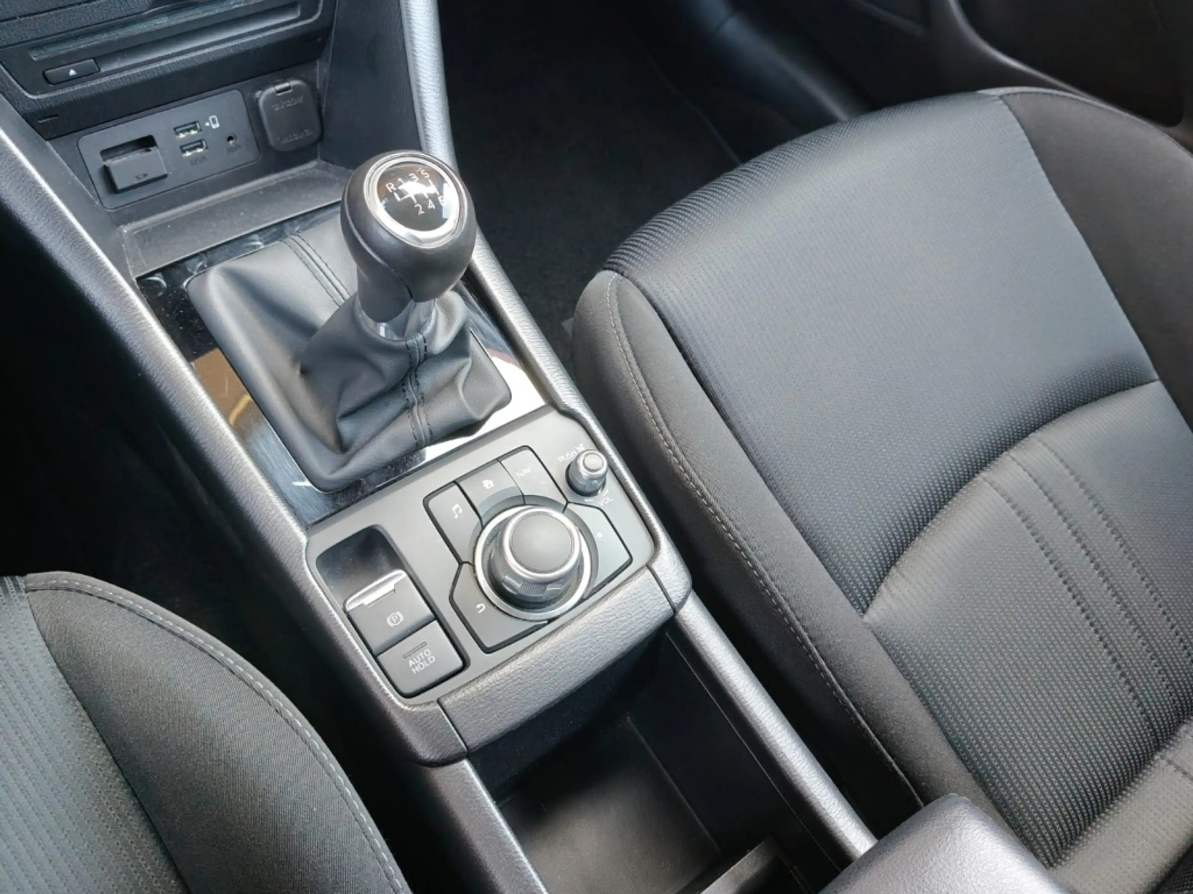 Mazda CX-3 2.0 SAG 121 Sportive, CARPLAY / STOELVERWARMING / — photo 11