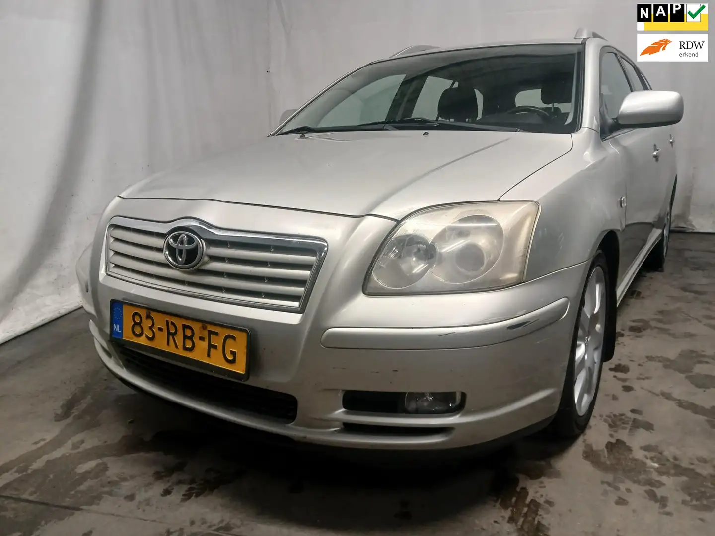 Toyota Avensis Wagon 2.0 VVTi Linea Luna SCHADEAUTO! Grijs - 1