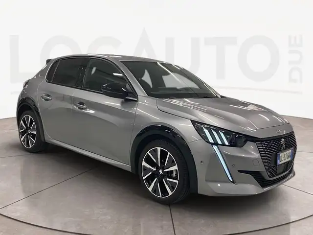 Peugeot 208 view 3