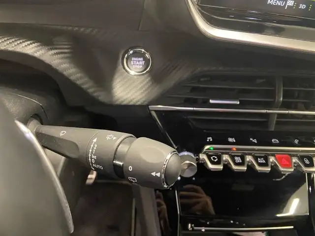 Peugeot 208 view 12