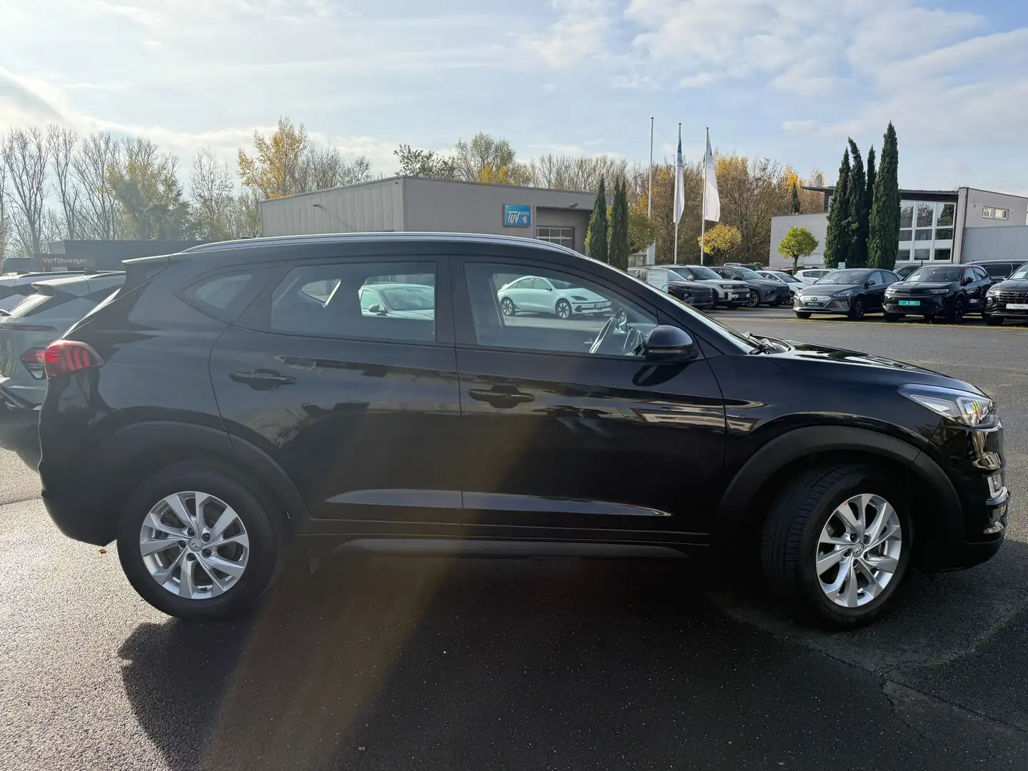 Hyundai TUCSON Trend 2WD Schwarz - 2