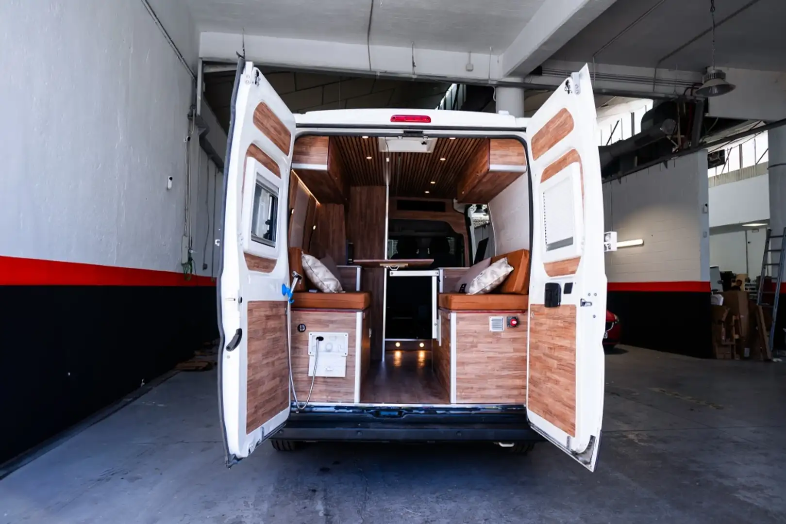 Peugeot Boxer Furgón 2.2BlueHDI 333 L2H2 S&S 120 Blanco - 1