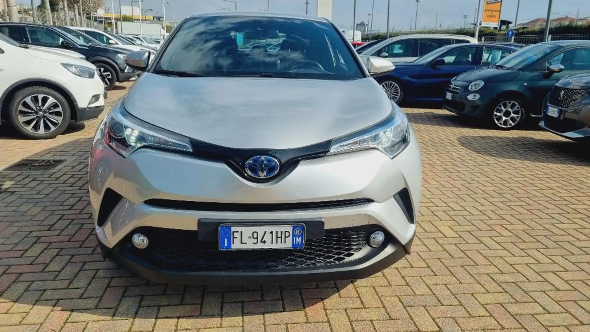 Toyota C-HR 1.8 Hybrid E-CVT Active Grau - 2