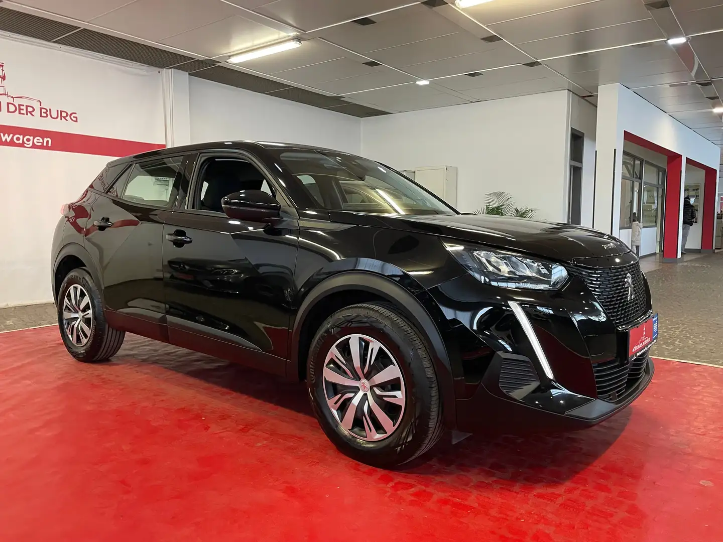 Peugeot 2008 Active Schwarz - 1