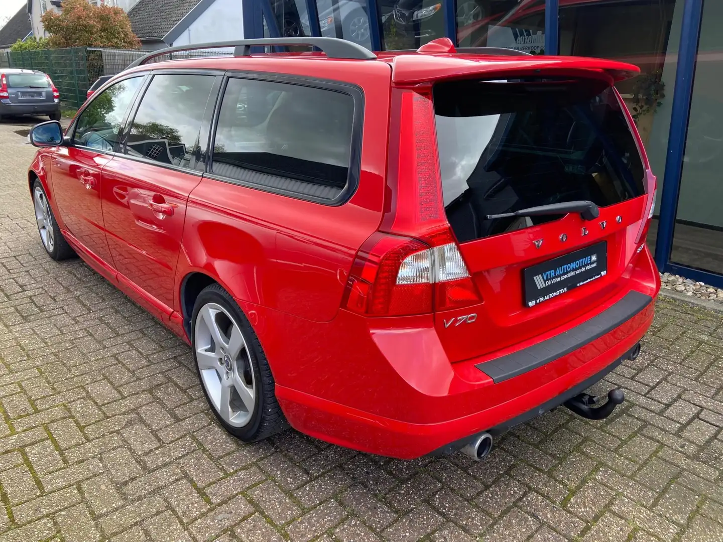 Volvo V70 2.5FT R-Design Automaat 230PK LEER / XENON / PDC / Rosso - 2
