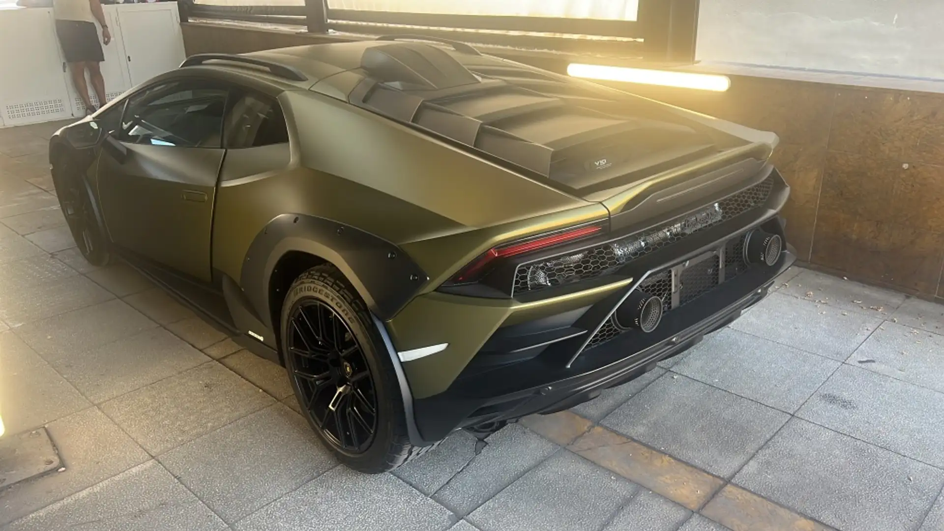 Lamborghini Huracán Sterrato Verde - 2