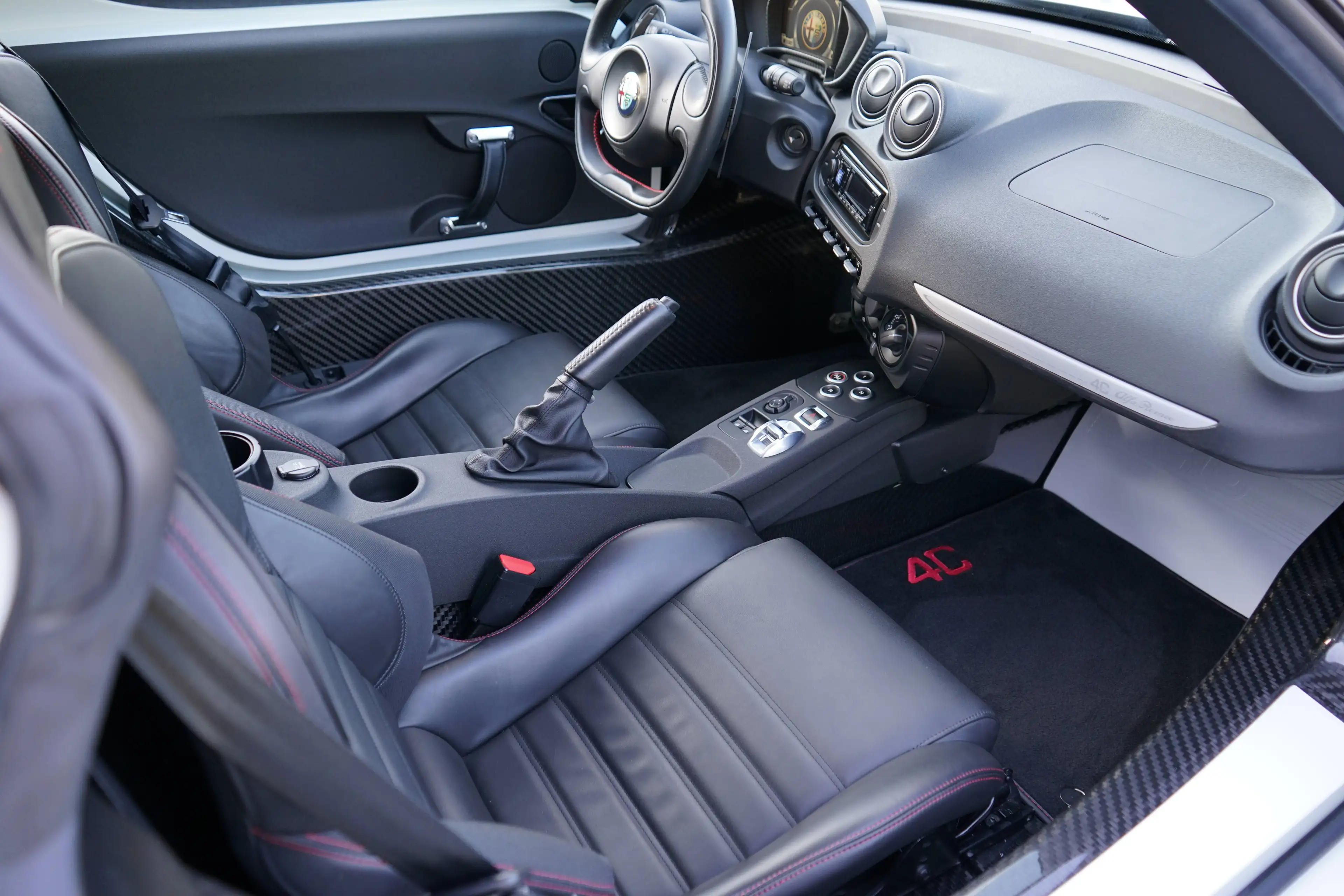 Alfa Romeo 4C 4C SPIDER ~ COLLECTORS ITEM ~ TOP CONDITION — photo 5